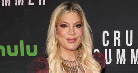 Tori Spelling Seen Kissing New Man amid Split from Dean。